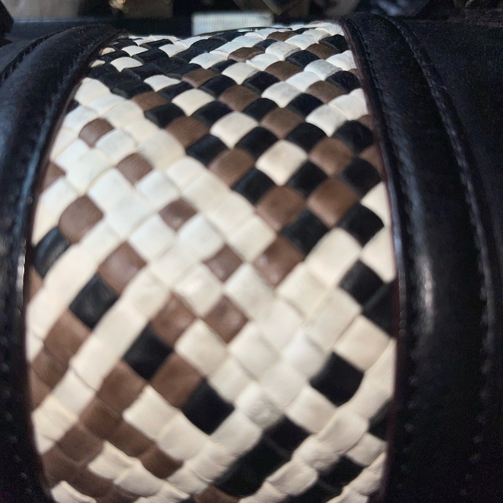 Authentic Black and cream L.A.M.B
Satchel Handbag by Gwen Stefani - Picture 3 of 14